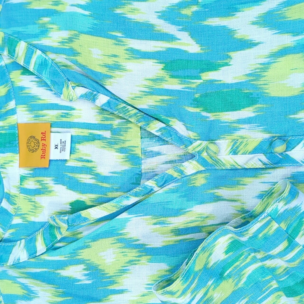100% Linen Blue and Green V-Neck Patterned Top